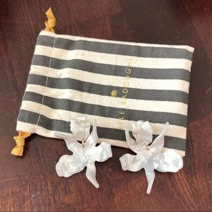 NWT Lele Sadoughi Small Paper Lily Earrings – Mother of Pearl Acetate